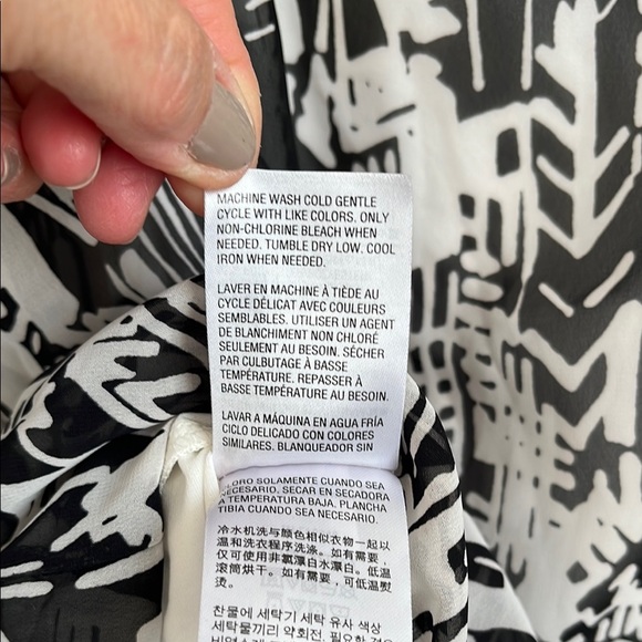ALFANI NWOT Sheer Black and White City Graphic Flowy Blouse and Tank, Size M - Picture 11 of 11